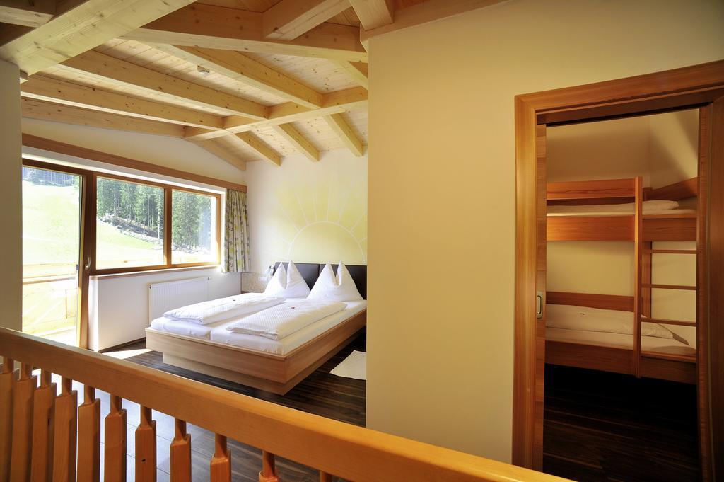 Familienhotel Moos-Alm Lienz Habitación foto